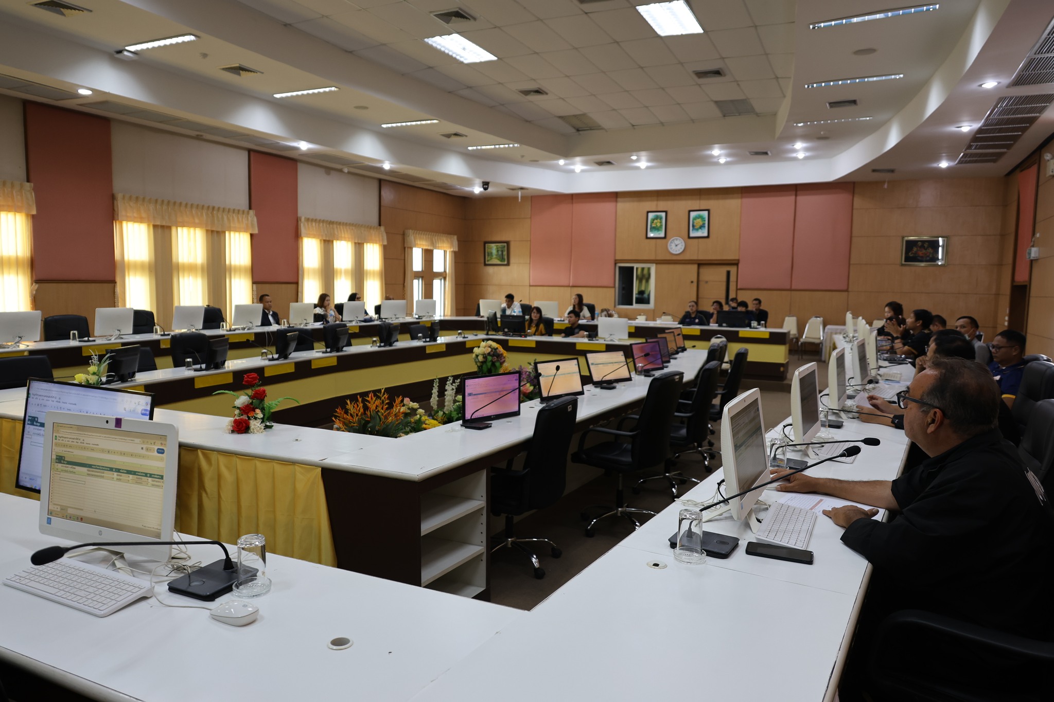 ม.นครพนม ประชุมคณะกรรมการเตรียมความพร้อมเข้าร่วมการแข่งขันกีฬาบุคลากรมหาวิทยาลัยแห่งประเทศไทย ครั้งที่ 42