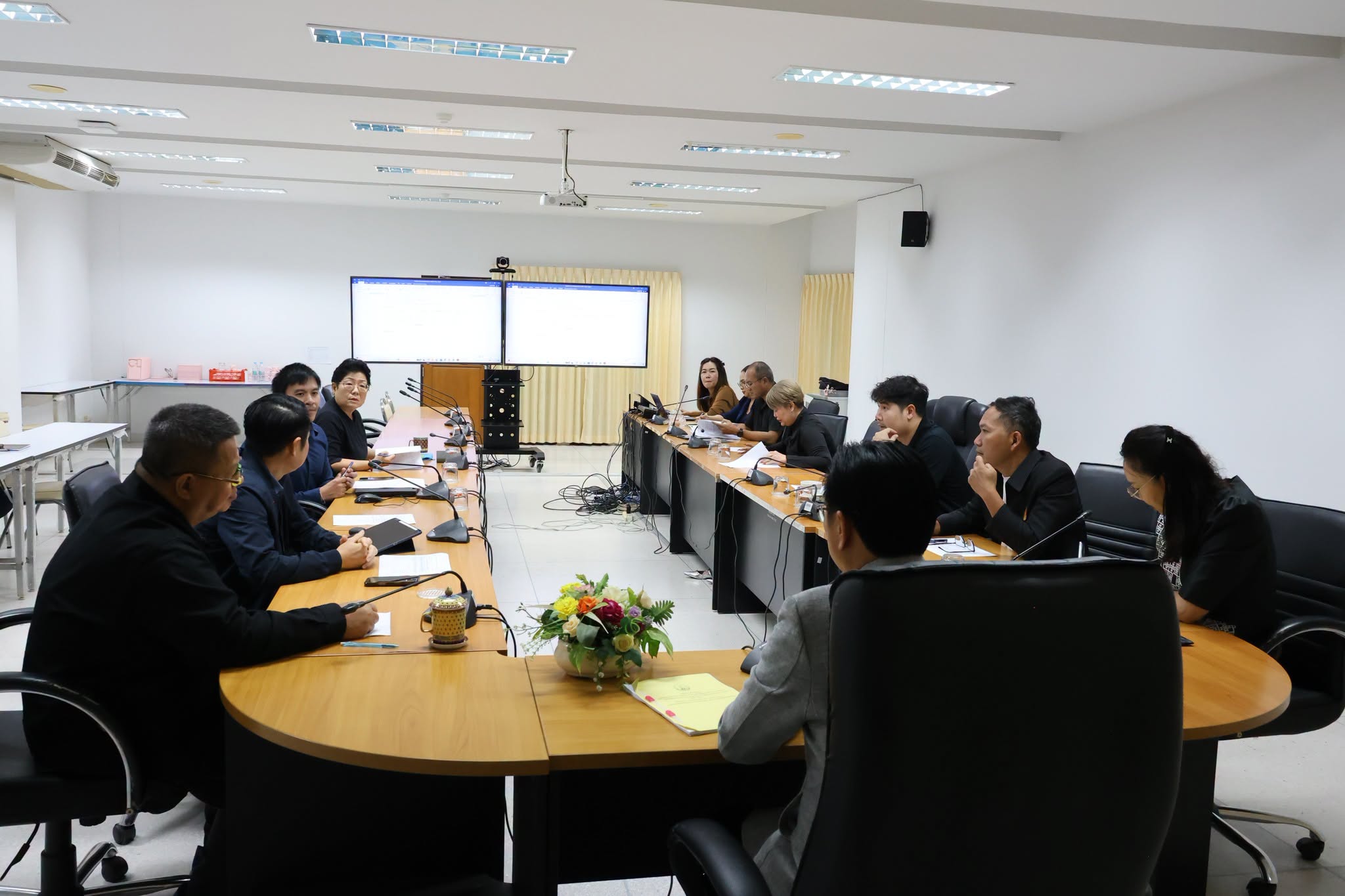 ประชุมคณะกรรมการเร่งรัดการเบิกจ่ายงบประมาณแผ่นดินมหาวิทยาลัยนครพนม ประจำปีงบประมาณ พ.ศ. 2569 (เงินเหลือจ่ายงบลงทุน)