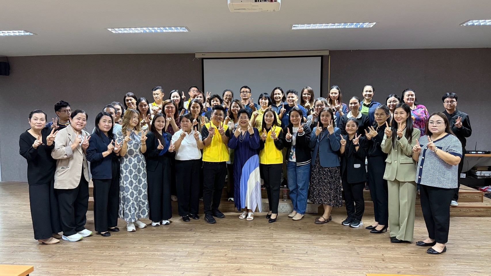 กองบริหารงานทั่วไป สำนักงานอธิการบดี มหาวิทยาลัยนครพนม จัดโครงการเสริมสร้างสุขภาวะในการทำงานและพัฒนาศักยภาพผู้นำ พัฒนาศักยภาพบุคลากรสู่การเป็นผู้นำยุคใหม่