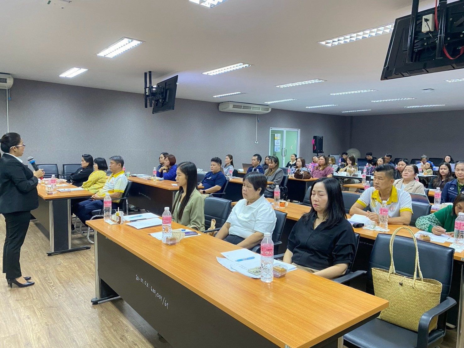 กองบริหารงานทั่วไป สำนักงานอธิการบดี มหาวิทยาลัยนครพนม จัดโครงการเสริมสร้างสุขภาวะในการทำงานและพัฒนาศักยภาพผู้นำ พัฒนาศักยภาพบุคลากรสู่การเป็นผู้นำยุคใหม่