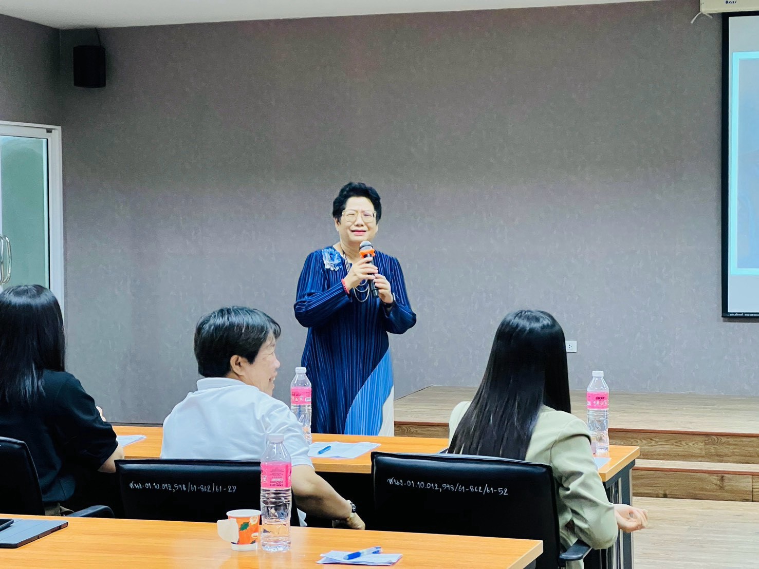 กองบริหารงานทั่วไป สำนักงานอธิการบดี มหาวิทยาลัยนครพนม จัดโครงการเสริมสร้างสุขภาวะในการทำงานและพัฒนาศักยภาพผู้นำ พัฒนาศักยภาพบุคลากรสู่การเป็นผู้นำยุคใหม่