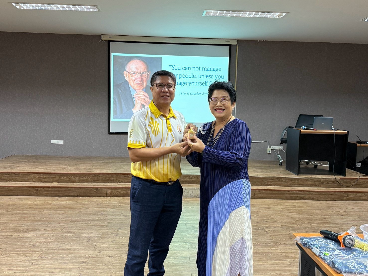กองบริหารงานทั่วไป สำนักงานอธิการบดี มหาวิทยาลัยนครพนม จัดโครงการเสริมสร้างสุขภาวะในการทำงานและพัฒนาศักยภาพผู้นำ พัฒนาศักยภาพบุคลากรสู่การเป็นผู้นำยุคใหม่