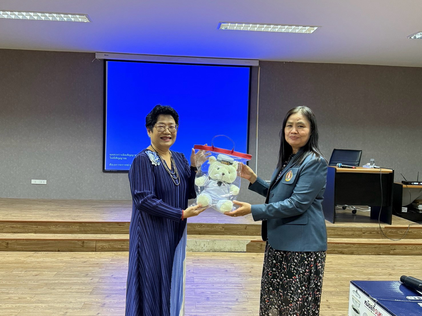 กองบริหารงานทั่วไป สำนักงานอธิการบดี มหาวิทยาลัยนครพนม จัดโครงการเสริมสร้างสุขภาวะในการทำงานและพัฒนาศักยภาพผู้นำ พัฒนาศักยภาพบุคลากรสู่การเป็นผู้นำยุคใหม่