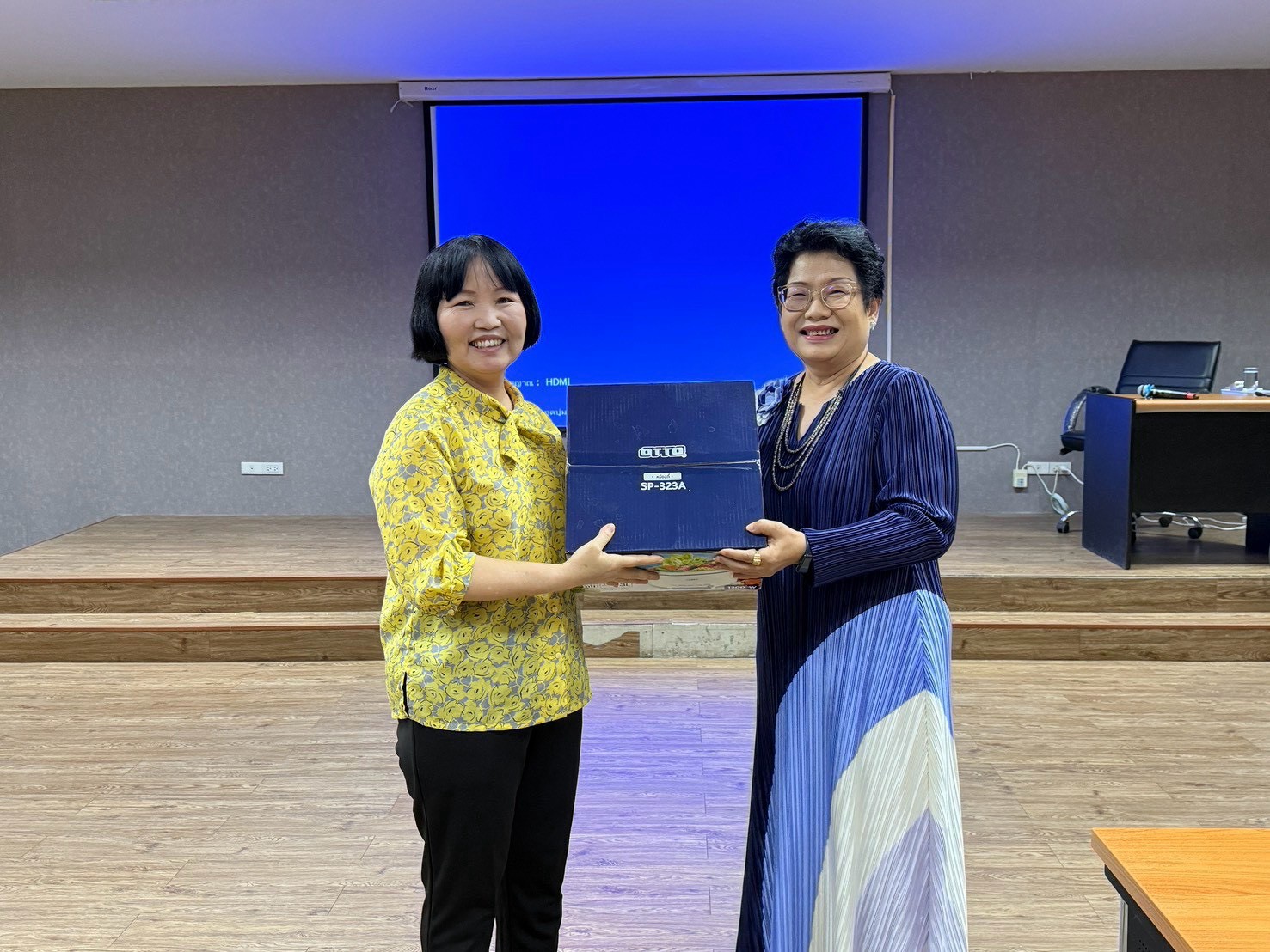 กองบริหารงานทั่วไป สำนักงานอธิการบดี มหาวิทยาลัยนครพนม จัดโครงการเสริมสร้างสุขภาวะในการทำงานและพัฒนาศักยภาพผู้นำ พัฒนาศักยภาพบุคลากรสู่การเป็นผู้นำยุคใหม่