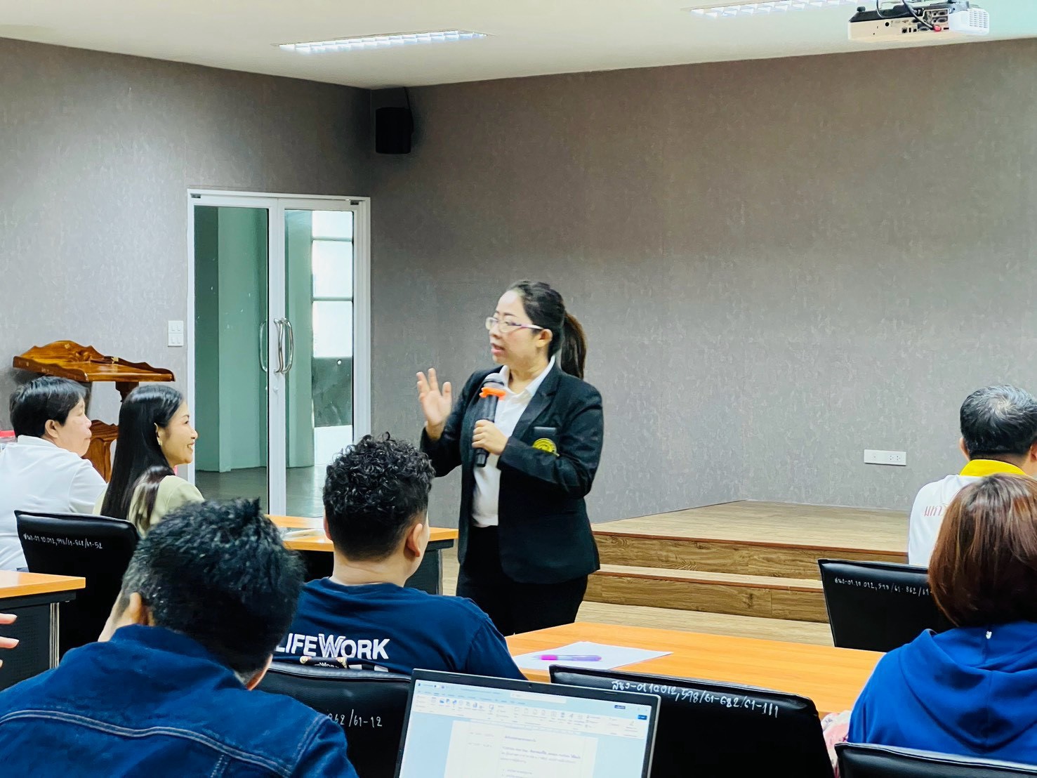 กองบริหารงานทั่วไป สำนักงานอธิการบดี มหาวิทยาลัยนครพนม จัดโครงการเสริมสร้างสุขภาวะในการทำงานและพัฒนาศักยภาพผู้นำ พัฒนาศักยภาพบุคลากรสู่การเป็นผู้นำยุคใหม่