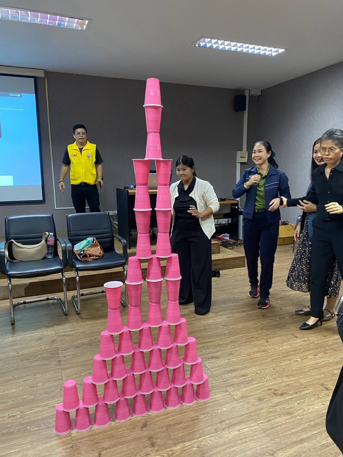 กองบริหารงานทั่วไป สำนักงานอธิการบดี มหาวิทยาลัยนครพนม จัดโครงการเสริมสร้างสุขภาวะในการทำงานและพัฒนาศักยภาพผู้นำ พัฒนาศักยภาพบุคลากรสู่การเป็นผู้นำยุคใหม่