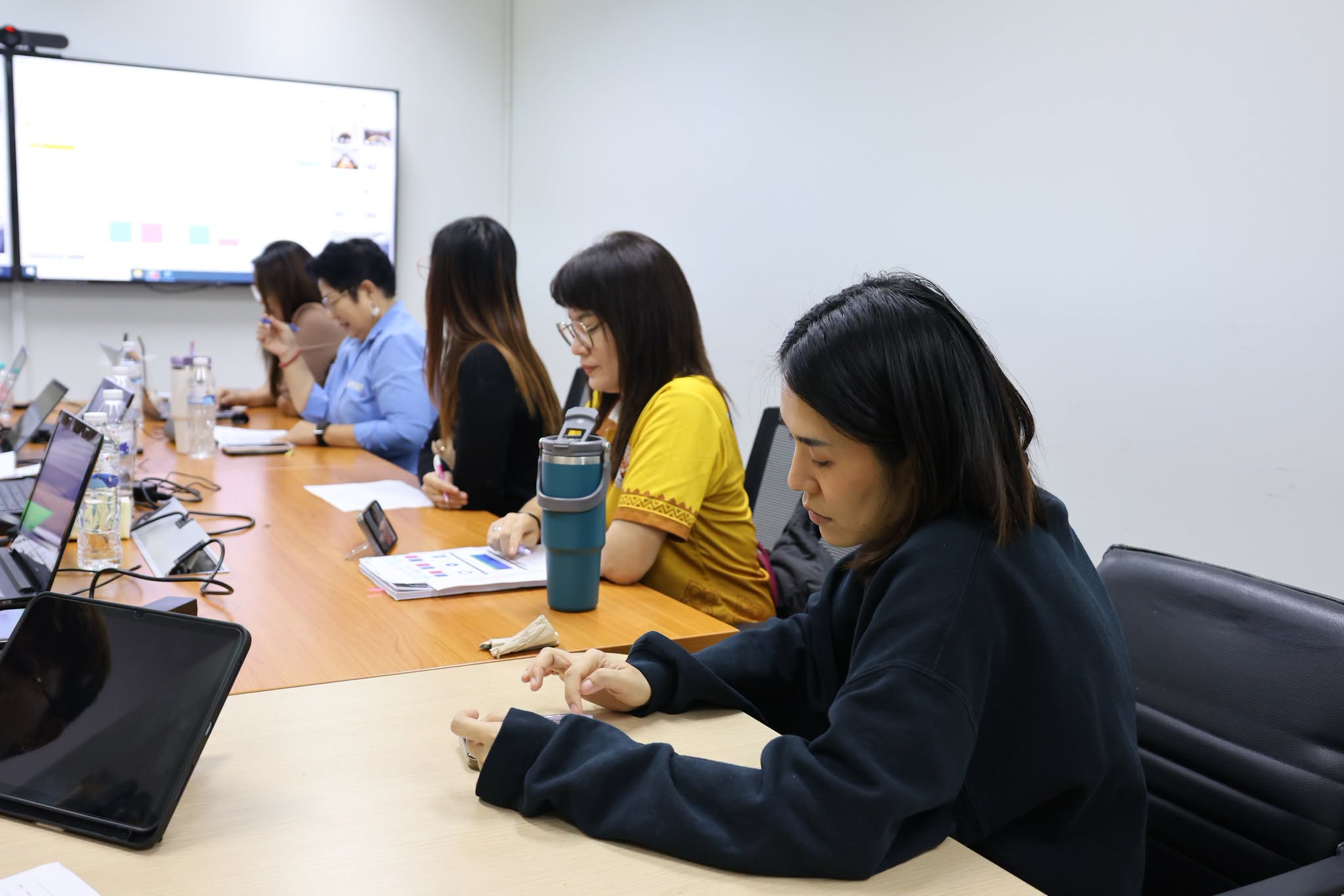 สำนักงานอธิการบดี ม.นครพนม ร่วมประชุมคณะกรรมการกลั่นกรองงบประมาณ ประจำปีงบประมาณ พ.ศ. 2570