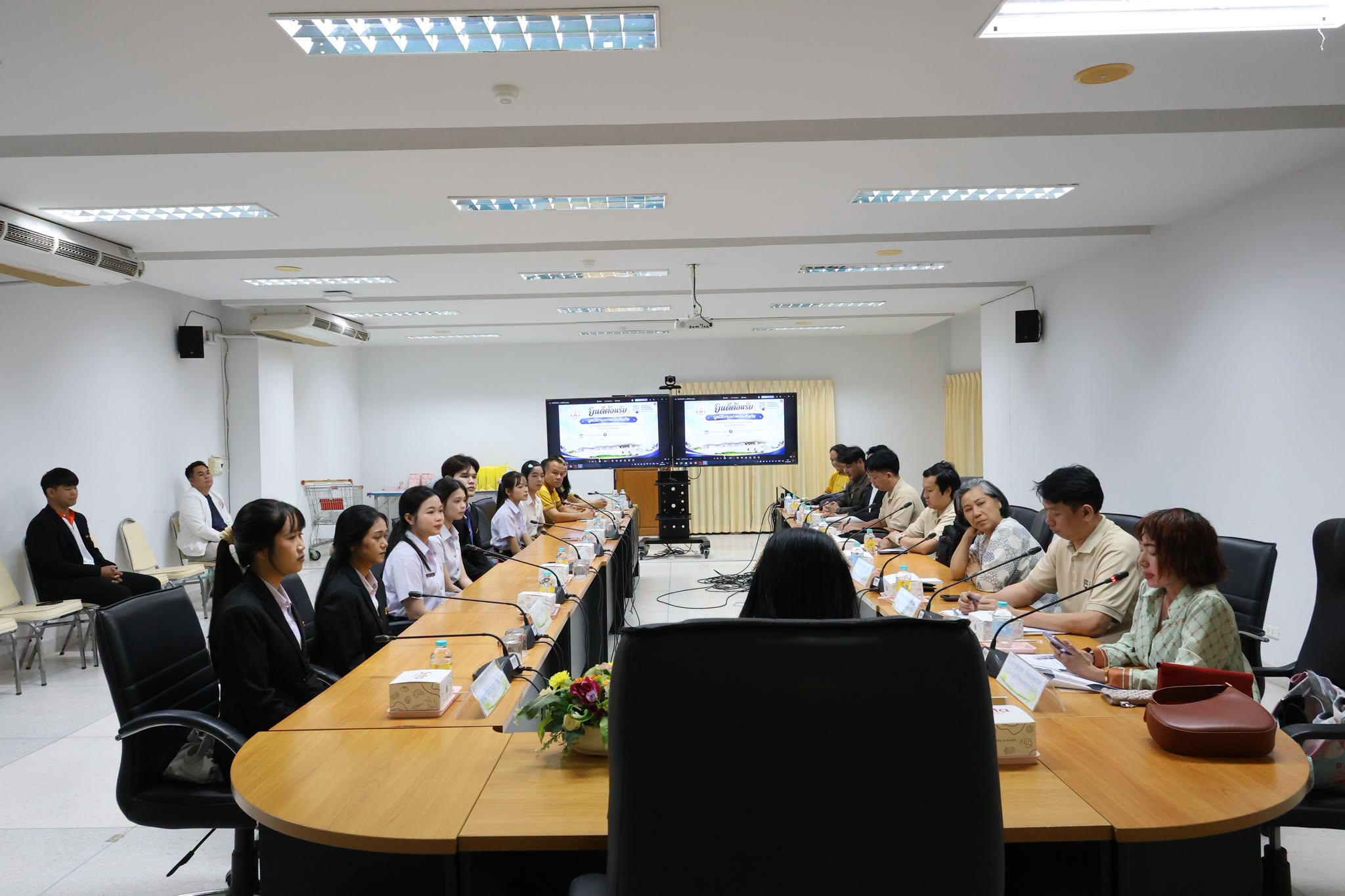 กองพัฒนานักศึกษา ม.นครพนม ร่วมประชุมมูลนิธิกรุงเทพประกันภัย หารือแนวทางดูแลนักศึกษาผู้ได้รับทุนการศึกษา